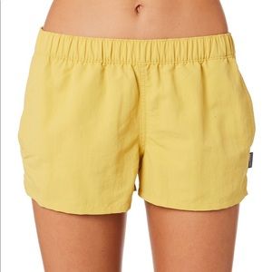 Patagonia women yellow baggie shorts medium
